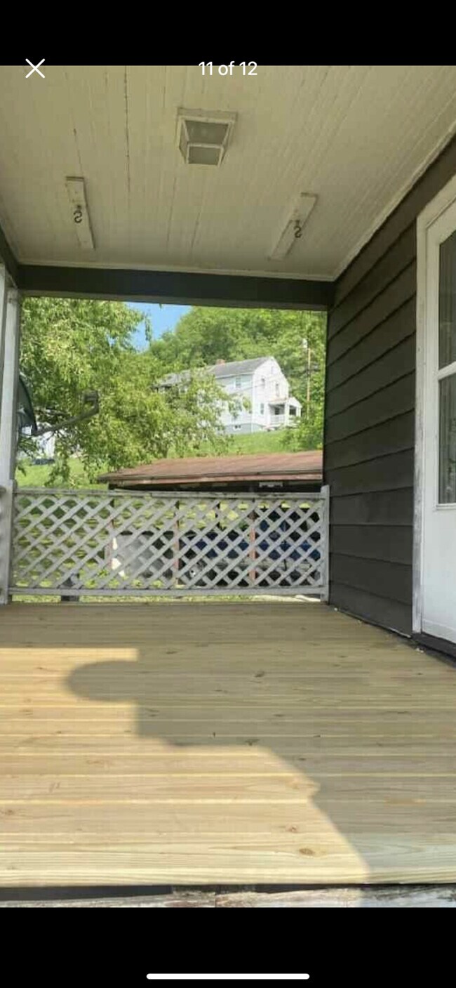 Building Photo - 268 perry Ave