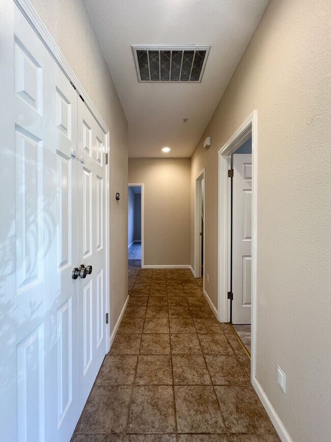 Building Photo - Spacious Single-Level 3-Bedroom Home in Desirable North Napa
