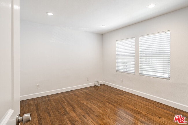 Building Photo - 1316 Mariposa Ave