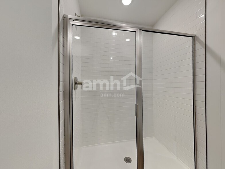 Building Photo - 5019 Washington St SE