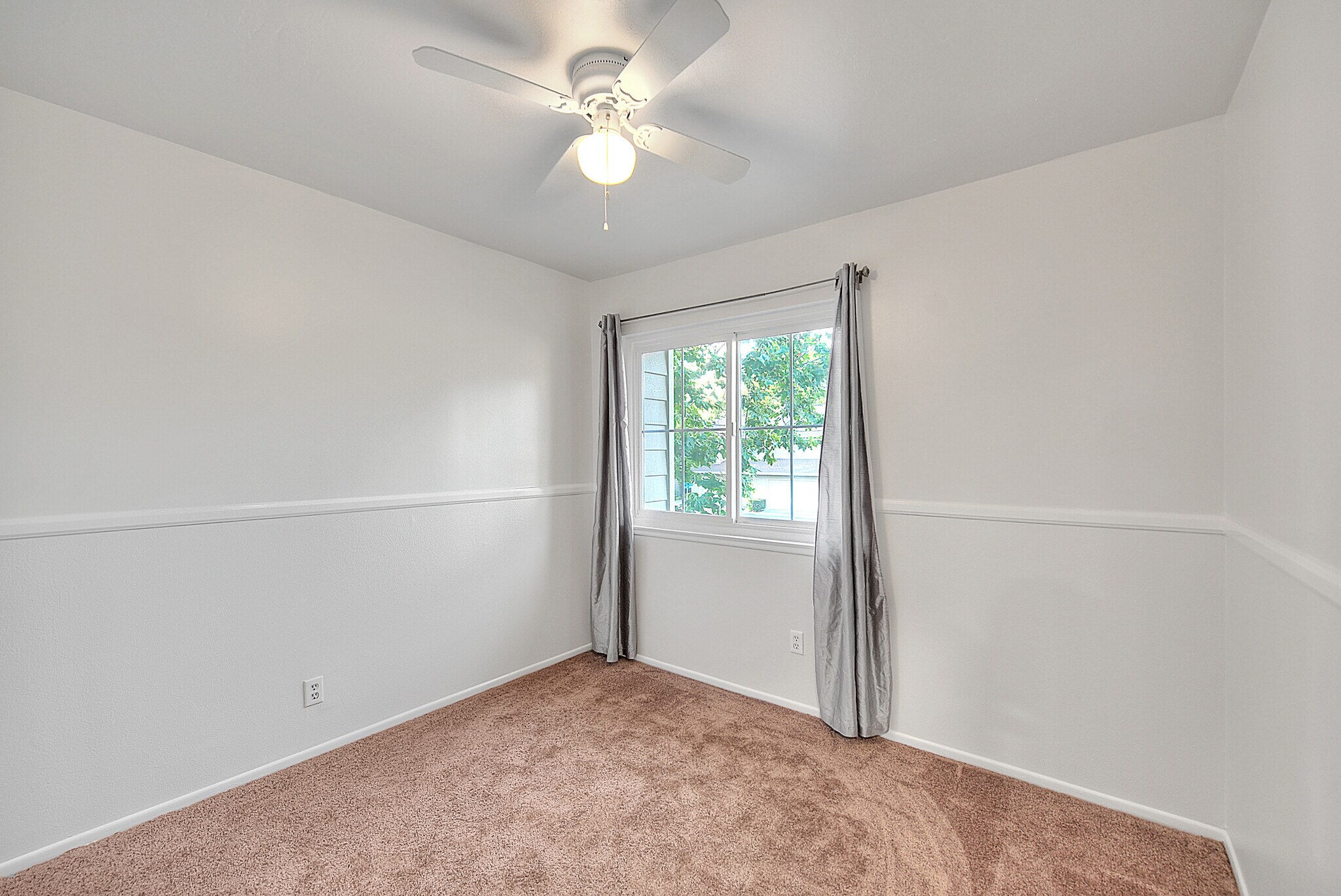Building Photo - 26222 Fern Glen