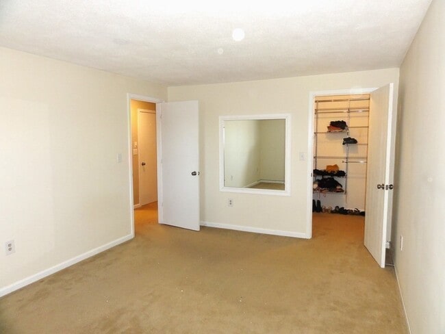 Building Photo - 73 Kennedy Dr