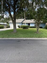 Building Photo - 13 Oaks Dr