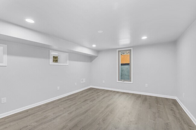 Building Photo - 69 Slocum St