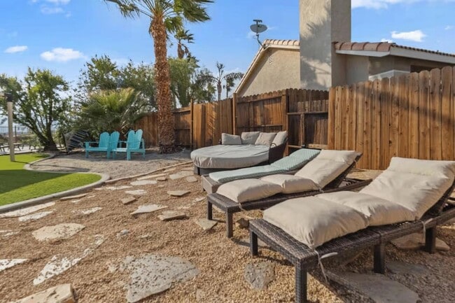 Building Photo - 9693 El Rio Ln