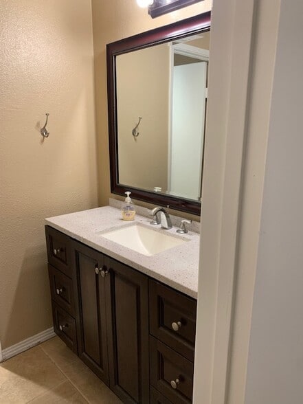 BATHROOM UPSTAIRS - 10157 Caminito Jovial