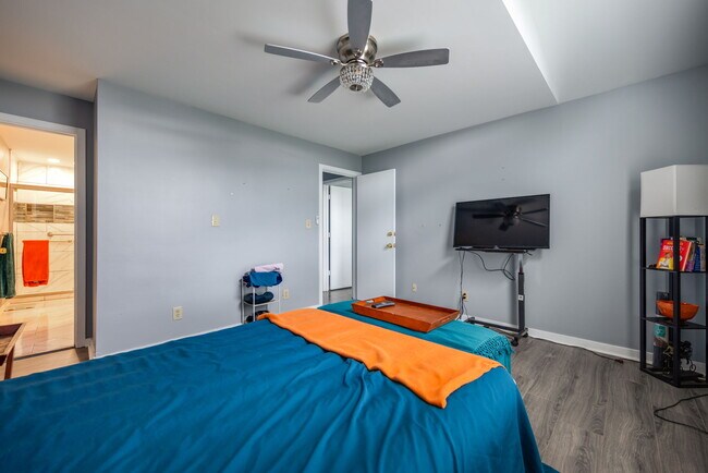 Building Photo - 205 Dockside Dr