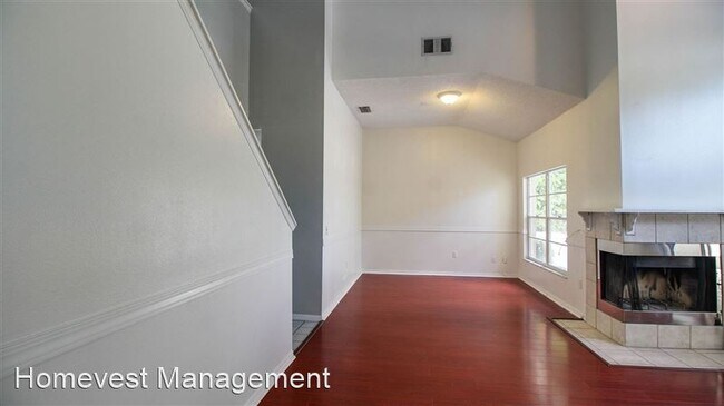 Building Photo - 913 Red Dandy Dr