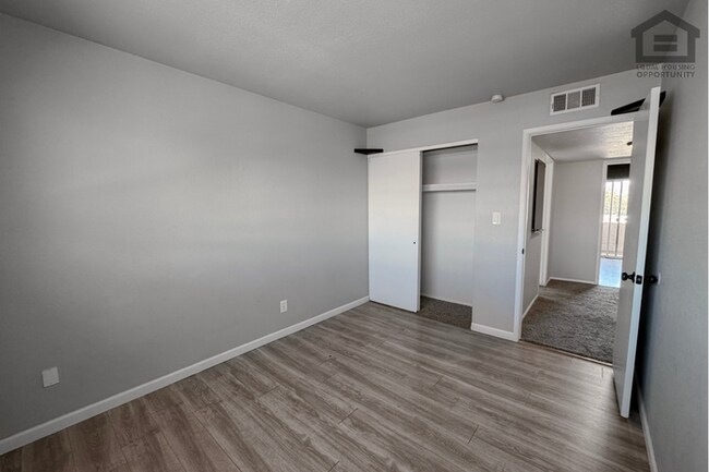 Building Photo - 3Bed/2Bath Townhouse at 47th Ave/Maryland Ave! Ready for Immediate Move-In! – FENCED-IN YARD!