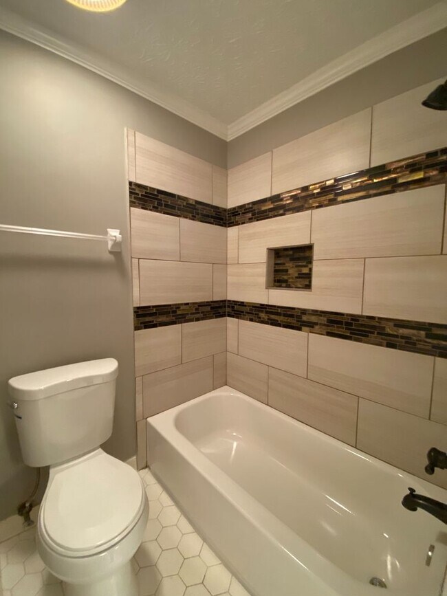 Building Photo - 1607 Salisbury Pl