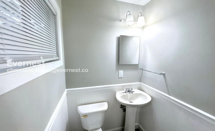 Building Photo - 244 E Haven Dr