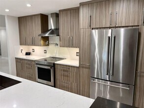 Building Photo - 720 Birdie Ct
