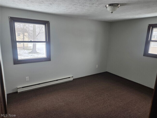 Building Photo - 515 Leonard Ave SW