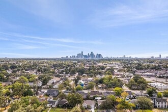 Building Photo - 319 Moody St