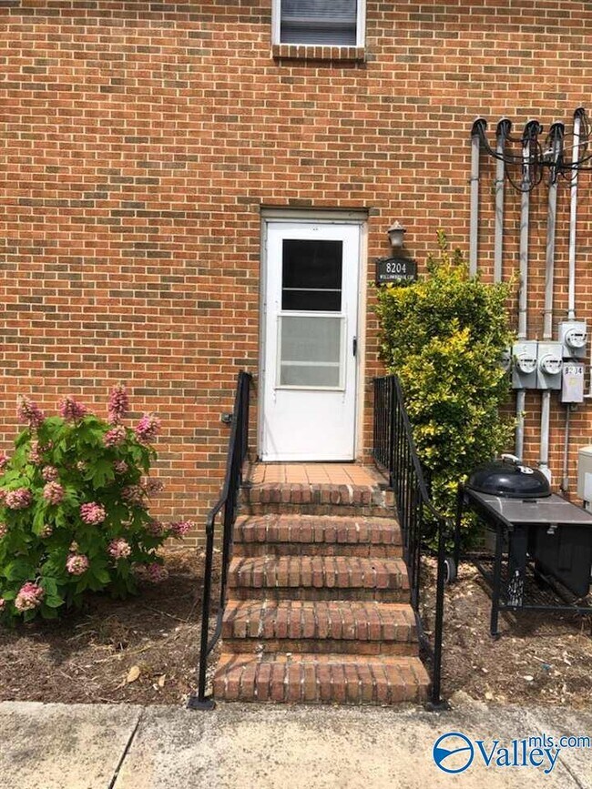 Building Photo - 8204 Willowbrook Cir SE