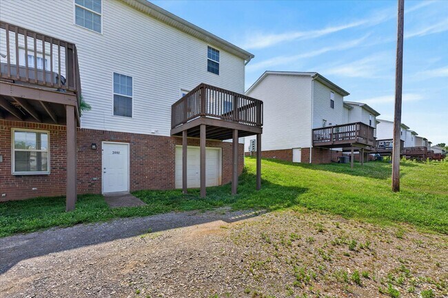 Building Photo - Pet Friendly Two Bedroom!