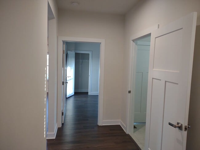 Building Photo - Superlative 6 Bedroom, 5 Bathroom Home in ...