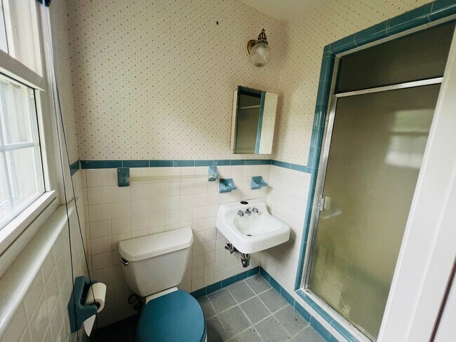 Building Photo - 401 Apperson Dr