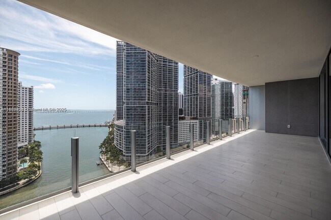 Building Photo - 300 Biscayne Blvd Way