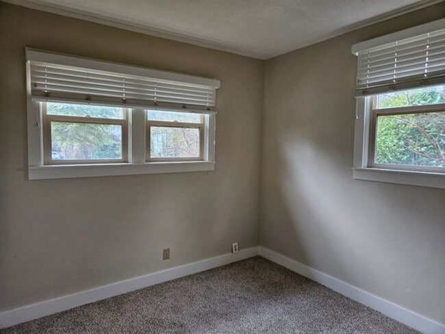 Building Photo - 4Bd/1Ba two story home - For viewing