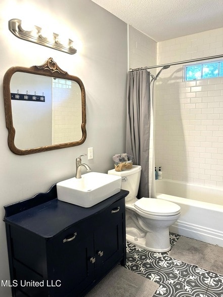 Building Photo - 1323 3rd St