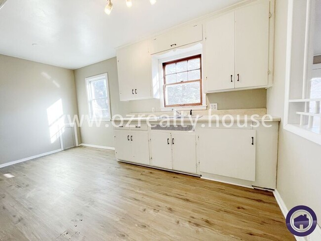 Building Photo - 811 Annabelle Dr