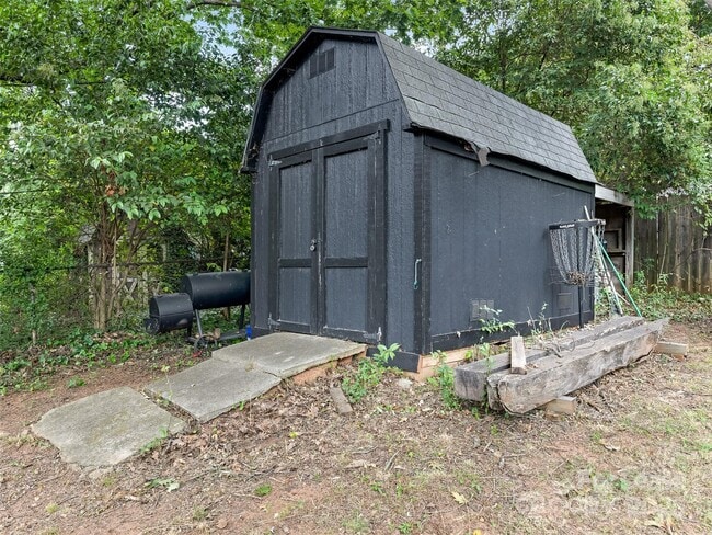 Building Photo - 553 Kenlough Dr