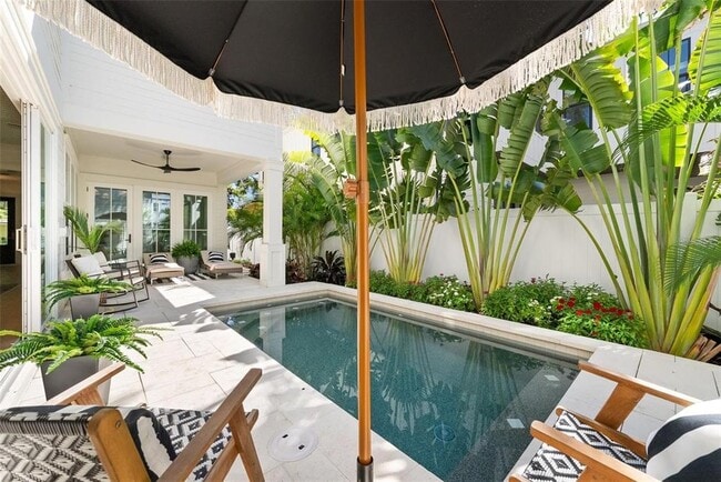 Building Photo - 321 12th Ave NE