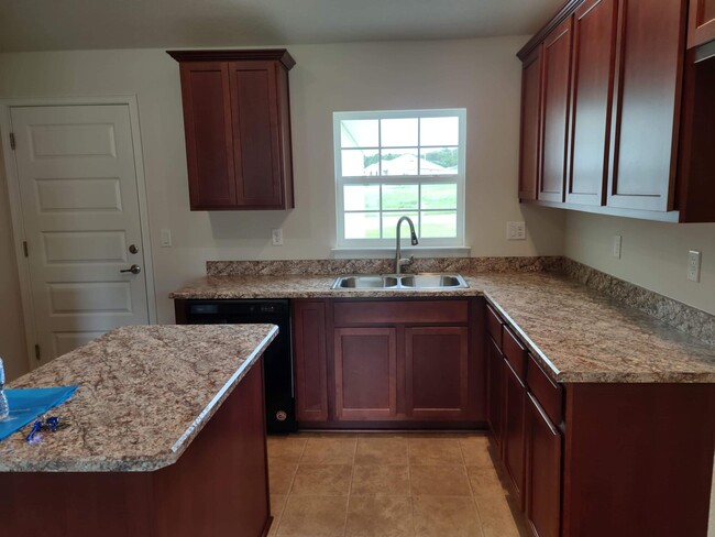 Building Photo - 809 Chestnut Dr
