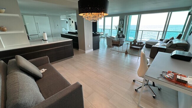 Building Photo - 333 NE 21st Ave