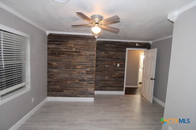 Building Photo - 2104 Brantley Ave