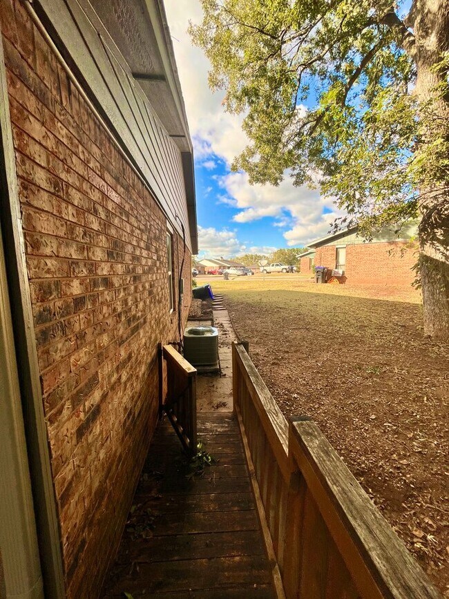 Building Photo - 905-907 Aspen