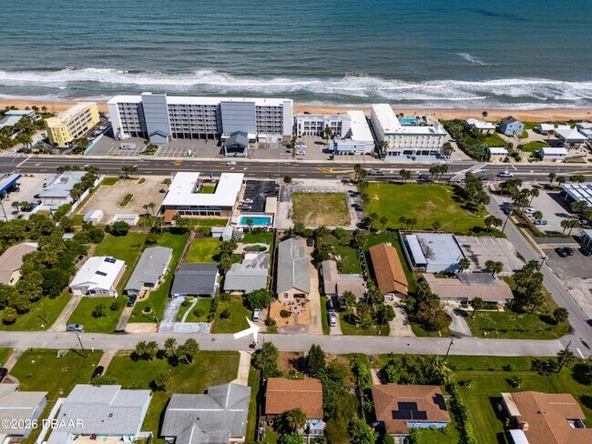 Building Photo - 497 Grandview Ave