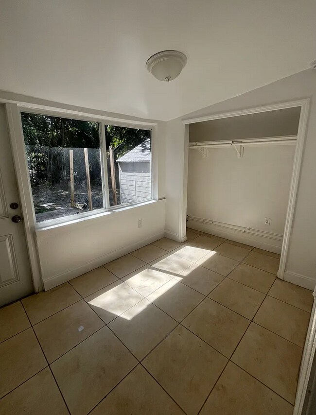 Building Photo - 160 NE 87th St