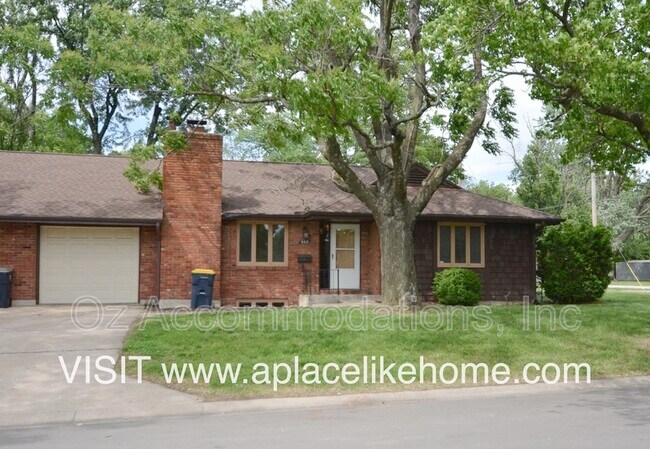 Building Photo - 608 E 78th St