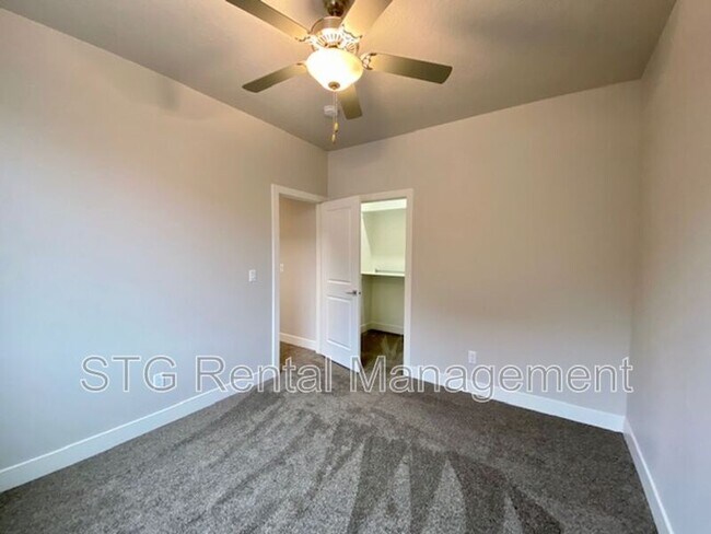 Building Photo - 438 N Stone Mountain Dr