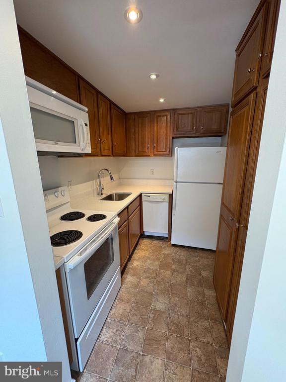 Building Photo - 410 Bashford Ln