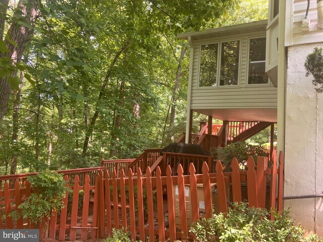 Building Photo - 2220 Blue Valley Dr