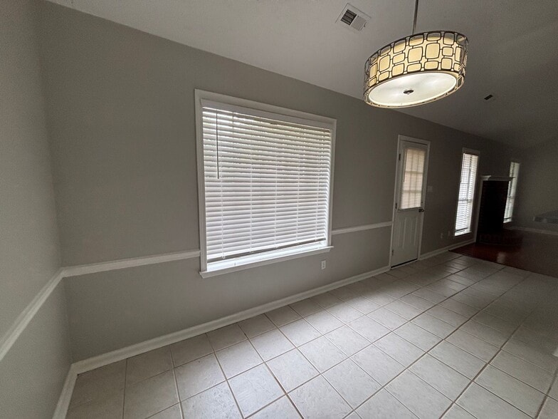 Building Photo - 2573 Laurelcrest Dr