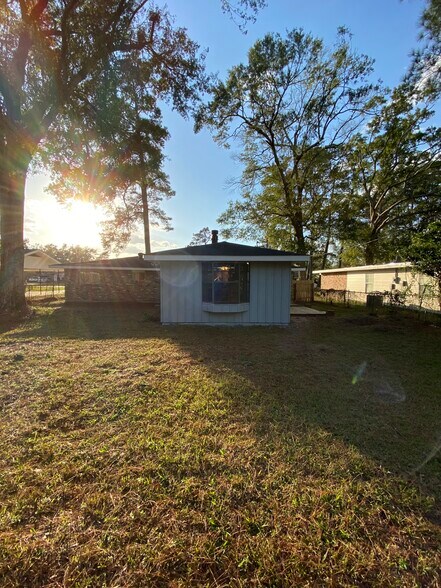 Building Photo - 108 Florence Dr
