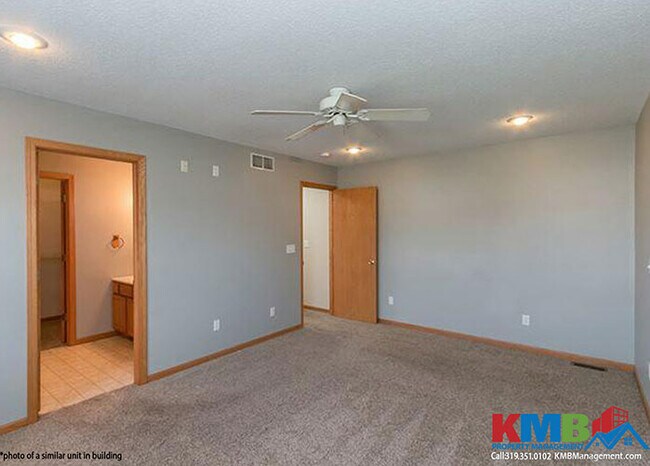 Building Photo - 60 Parkview Ct