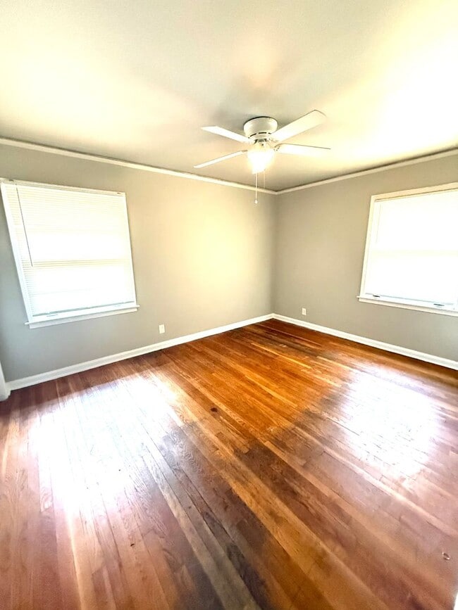 Building Photo - ** 3 bed 2 bath located in Morningview **Call (334-366-9198 for a  self viewing)