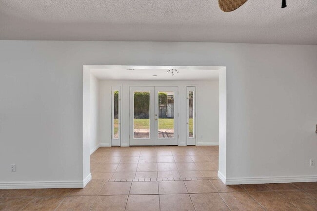 Building Photo - Charming South Scottsdale Ranch  home new ...