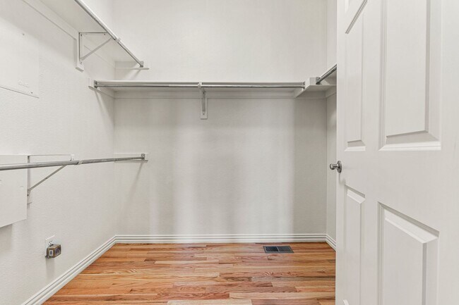 Building Photo - Gorgeous Townhome With 2-Car Garage and Ce...