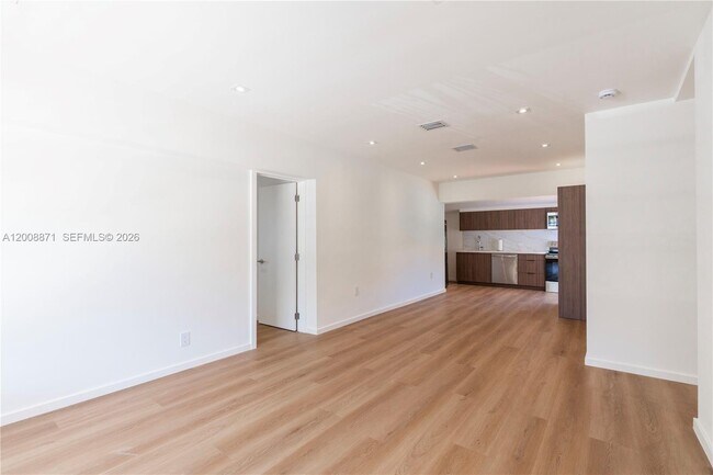 Building Photo - 3021 Coconut Grove Dr