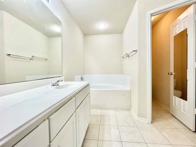 Building Photo - 2126 Juniper Dale Dr