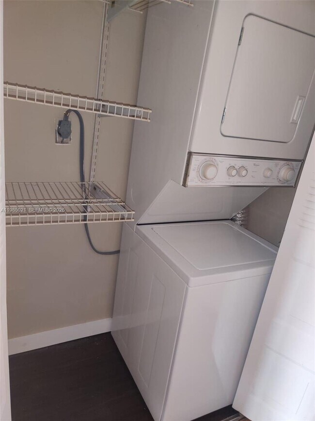 Building Photo - 8290 Lake Dr