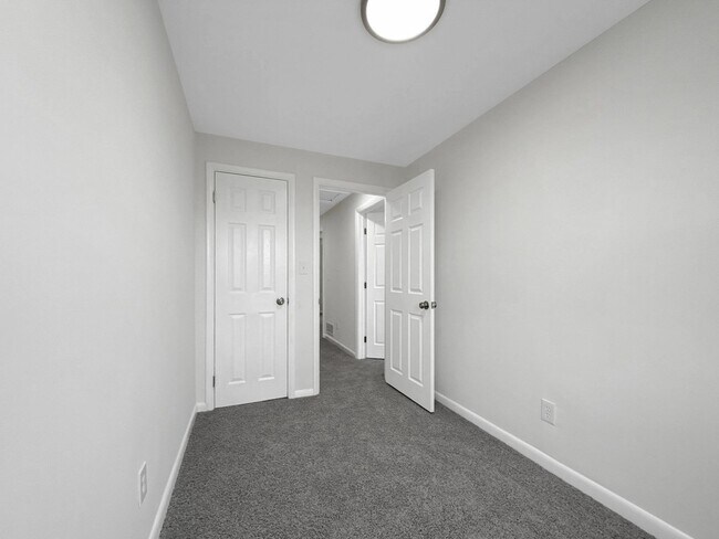 Building Photo - Spacious 3BR Home with Finished Basement & Flex Space