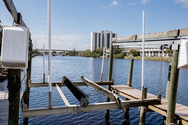 Building Photo - Riverfront Oasis in the City of Tampa!
