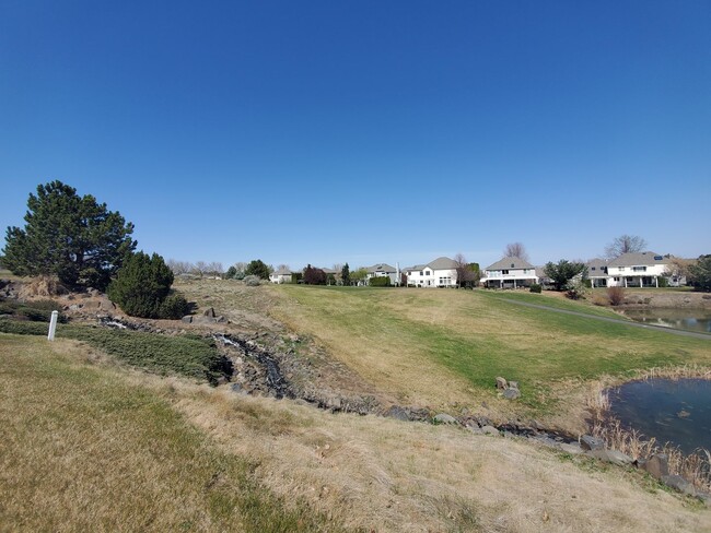 Building Photo - 4-Bedroom, 2-Bath located in Horn Rapids C...